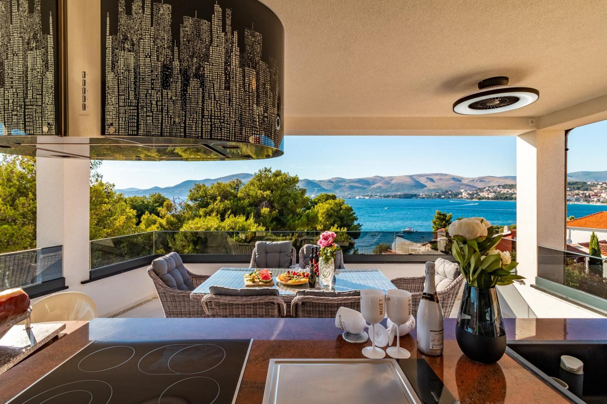 Beach Villa Valentina トロギール 部屋 写真